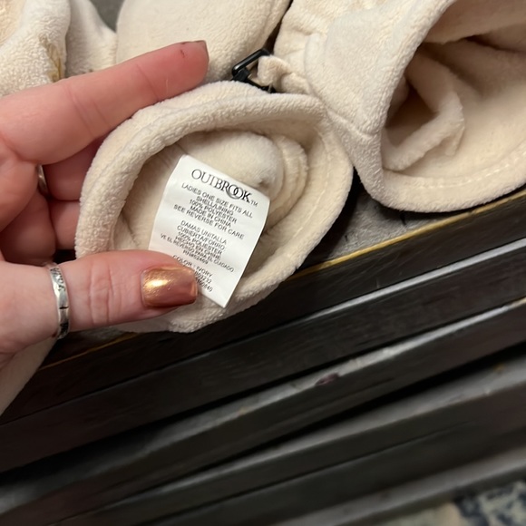 Outbrook Cream snowflake beanie cap and matching gloves - Picture 6 of 6